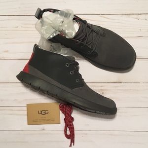 UGG NWT Kids Canoe Reflective Sneaker, Size 5Y